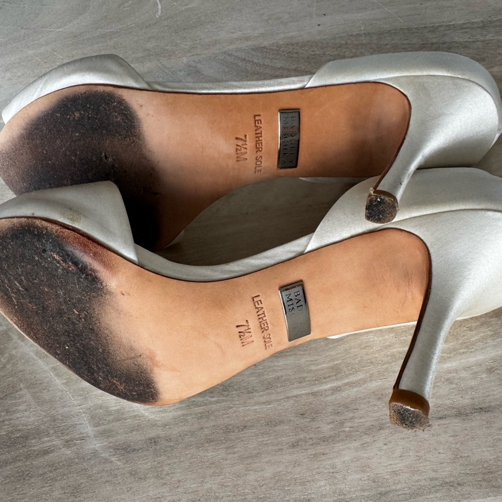 Badgley Mischka Ivory Satin Heels with Jewel Accents 7.5 - Picture 7 of 7